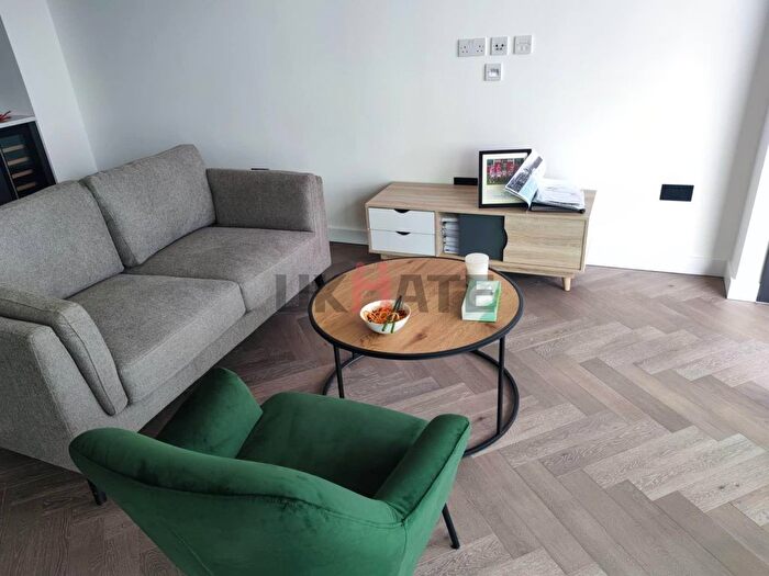 2 Bedroom Flat To Rent In Merino Garden, Pennington Street, London, E1W