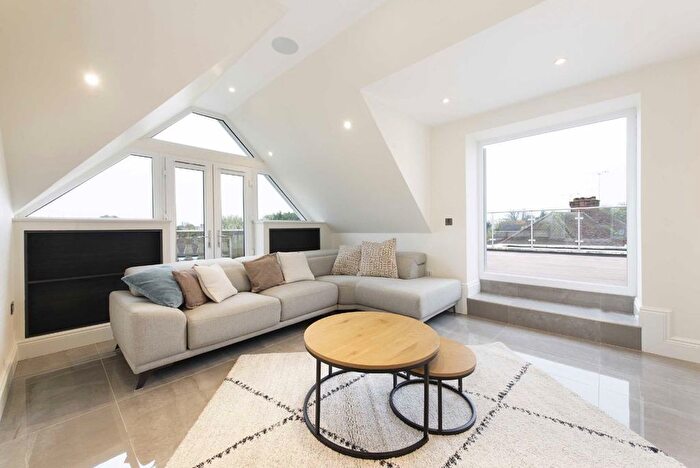 3 Bedroom Flat To Rent In Rowantree Road, Enfield, EN2