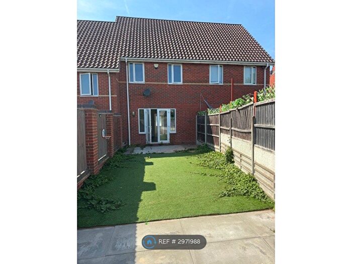 3 Bedroom Semi-Detached House To Rent In Kirk Drive, Boughton, Newark, NG22
