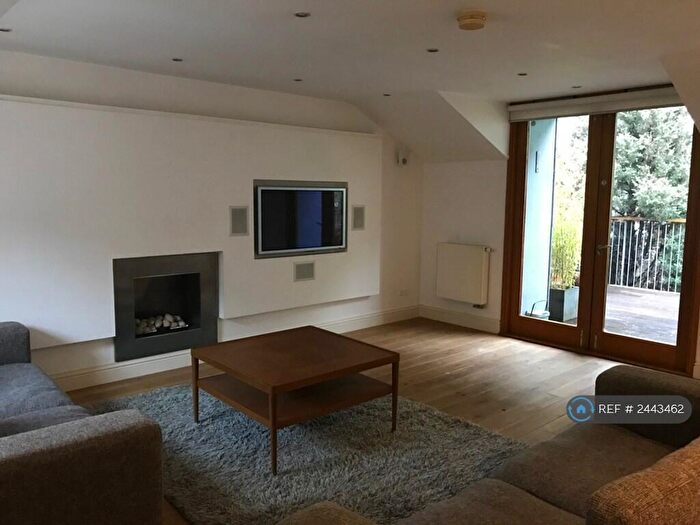 2 Bedroom Terraced House To Rent In Woodside Terrace Lane, Glasgow, G3