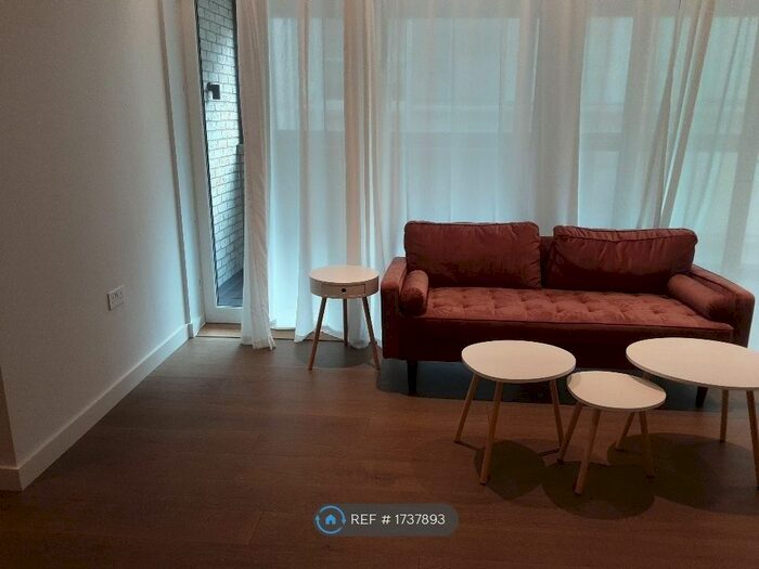 3 Bedroom Flat To Rent In Greenford House, London, WC1X