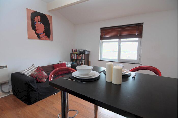 1 Bedroom Flat To Rent In Moorland Road, Leeds, LS6