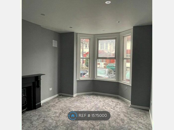 2 Bedroom Flat To Rent In Melfort Road, Thornton Heath, CR7