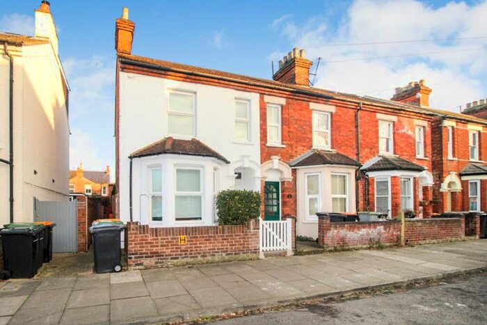 3 Bedroom Semi-Detached House To Rent In Dudley Street, Bedford, MK40