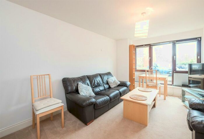 1 Bedroom Flat To Rent In Hermand Crescent, Edinburgh, EH11