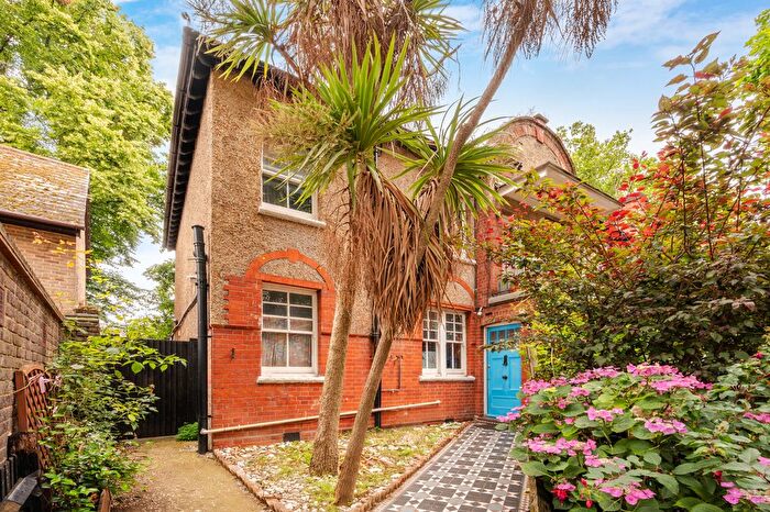 2 Bedroom Maisonette To Rent In Victoria Place, Richmond, TW9