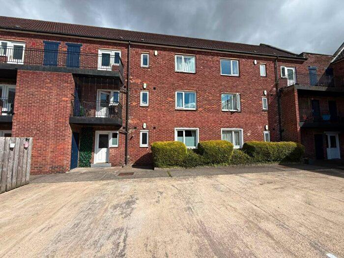 2 Bedroom Flat To Rent In Flat, Kirkley Lodge, Park Avenue Gosforth, Gosforth, Newcastle Upon Tyne, NE3