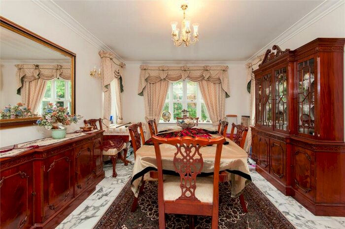 5 Bedroom Detached House For Sale In Orchard End, Weybridge, KT13