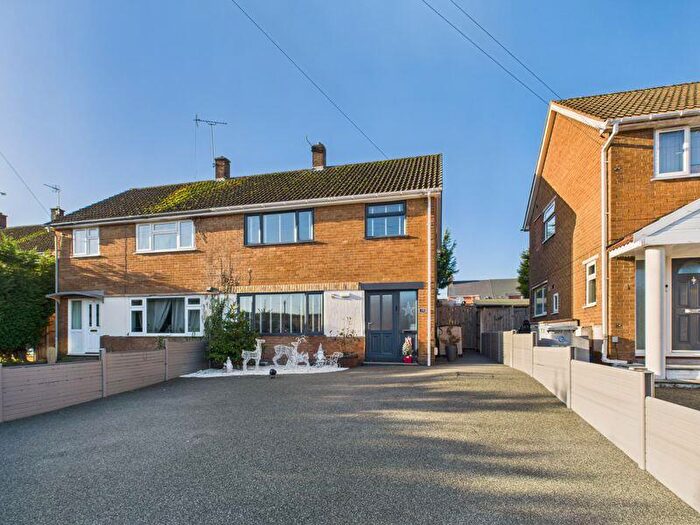 3 Bedroom Semi-Detached House For Sale In Hawthorn Drive, Ollerton, NG22