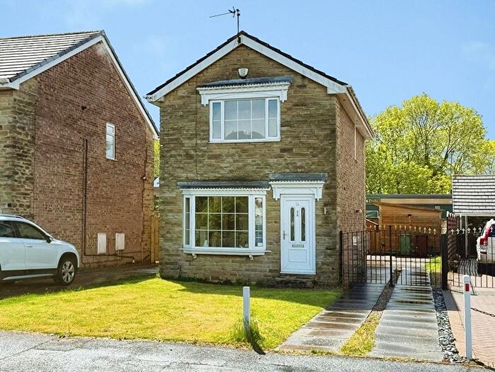 3 Bedroom Detached House For Sale In Redwood Way, Yeadon, Leeds, LS19