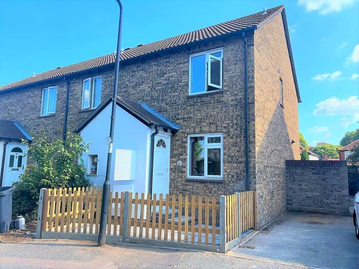 2 Bedroom House To Rent In Connaught Gardens, Morden, SM4