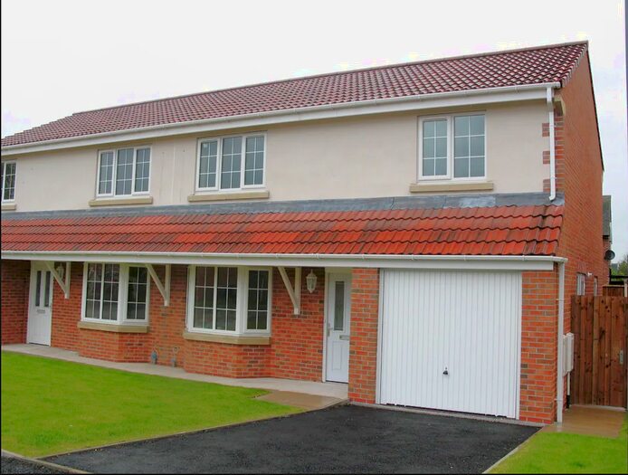 3 Bedroom Semi-Detached House For Sale In Maypole Close, Carrington, M31