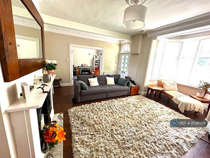 5 Bedroom Semi-Detached House To Rent In Bromley Common, Bromley, BR2