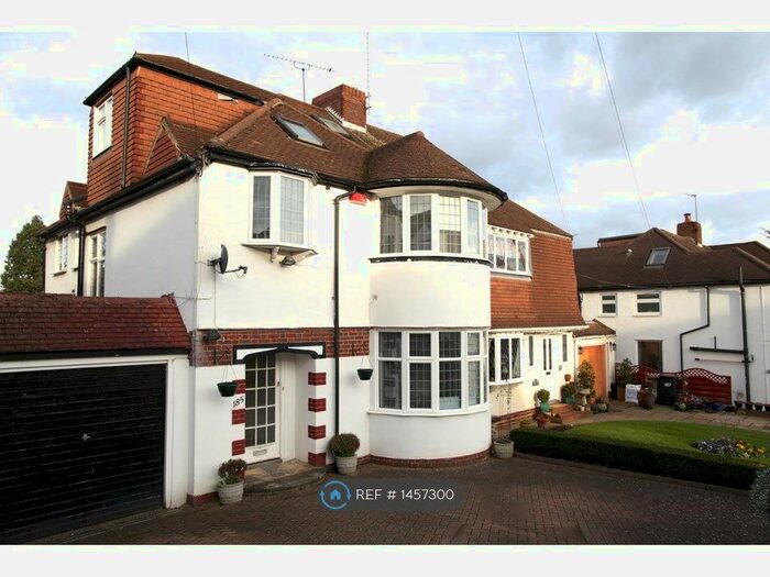 4 Bedroom Semi-Detached House To Rent In Hawes Lane, West Wickham, BR4
