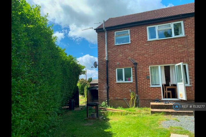 1 Bedroom Flat To Rent In Longwood Lane, Amersham, HP7