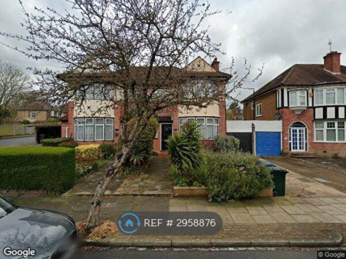 3 Bedroom Semi-Detached House To Rent In Lynton Mead, London, N20
