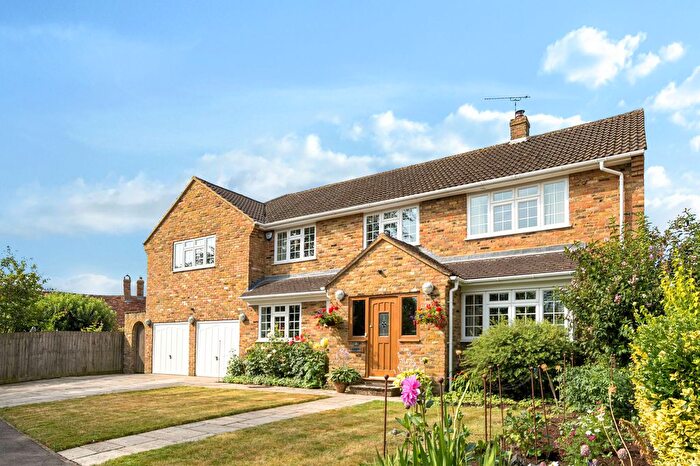 5 Bedroom Detached House For Sale In St. Peters Close, Speen, Princes Risborough, HP27
