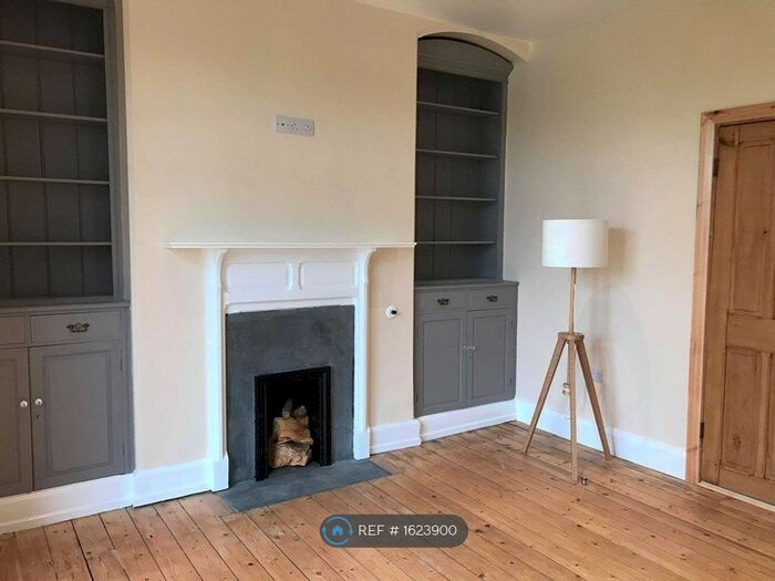 2 Bedroom Flat To Rent In Tenby Road, St. Clears, Carmarthen, SA33