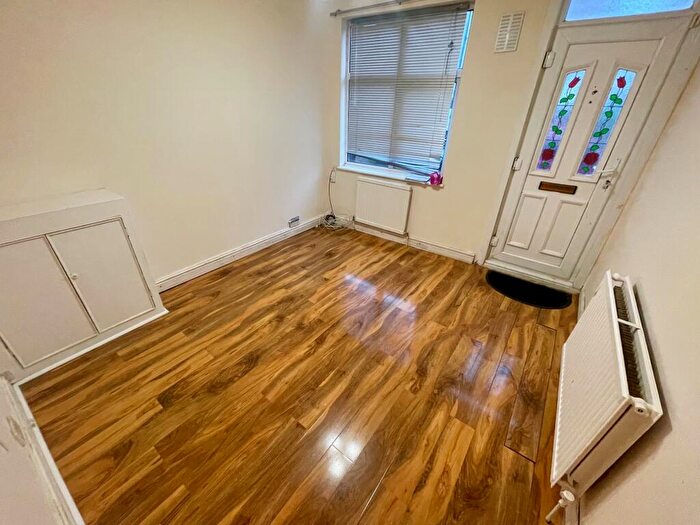 2 Bedroom House To Rent In Milton Road, Luton, LU1