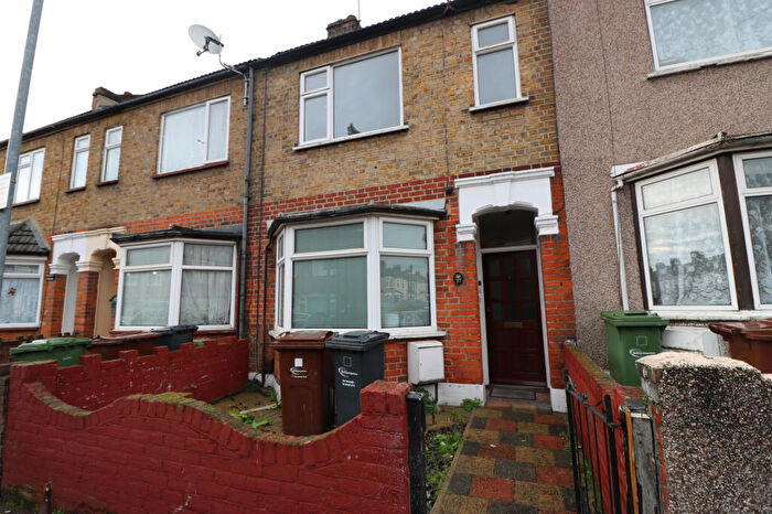 3 Bedroom Terraced House To Rent In St. Awdrys Road, Barking, Essex, IG11