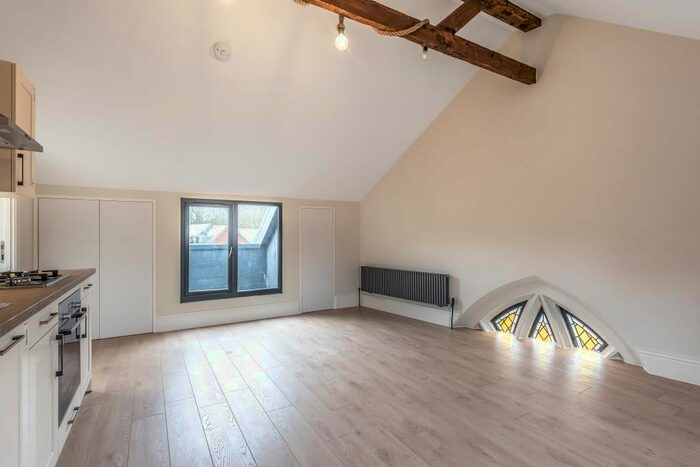 2 Bedroom Flat To Rent In Chesham, Buckinghamshire, HP5