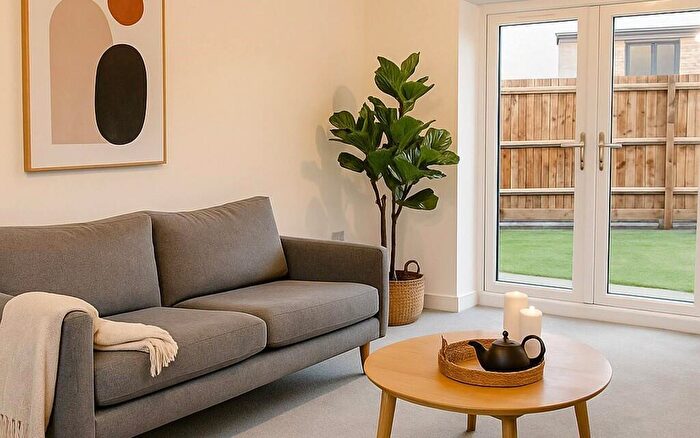 3 Bedroom Detached House For Sale In Ashby Road, Daventry, NN11