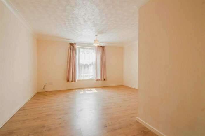 1 Bedroom Flat To Rent In North Row, Milton Keynes, MK9
