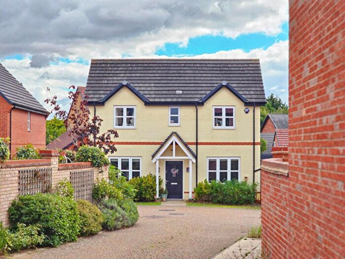 4 Bedroom Detached House For Sale In Poppy Drive, Ampthill, Bedfordshire, MK45