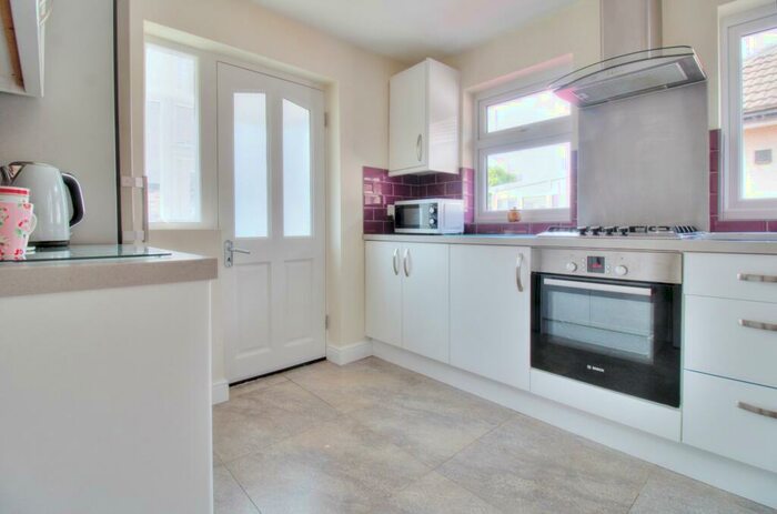 2 Bedroom Semi-Detached Bungalow For Sale In South Hall Drive, Rainham, RM13