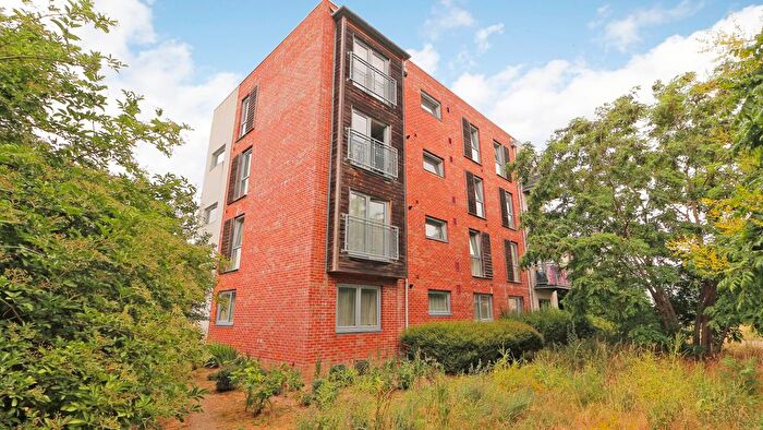 2 Bedroom Flat For Sale In Angie Mews, Dartford, DA1