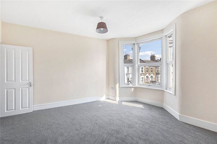 3 Bedroom Maisonette For Sale In Ling Road, London, E16