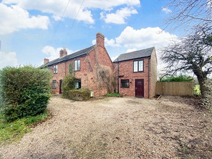 4 Bedroom Semi-Detached House For Sale In Uttoxeter Road, Foston, DE65