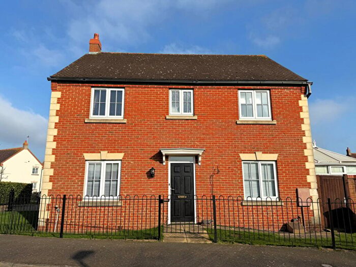 4 Bedroom Detached House For Sale In Longmeadow Drive, Wilstead, Bedford, MK45