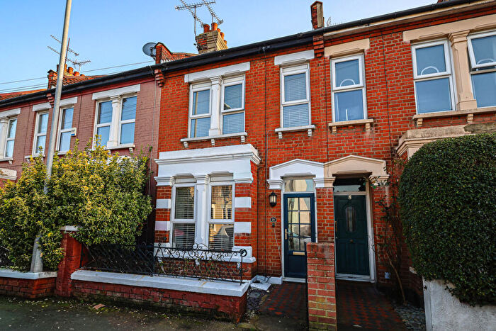 2 Bedroom Terraced House For Sale In North Avenue, Southend-on-sea, SS2