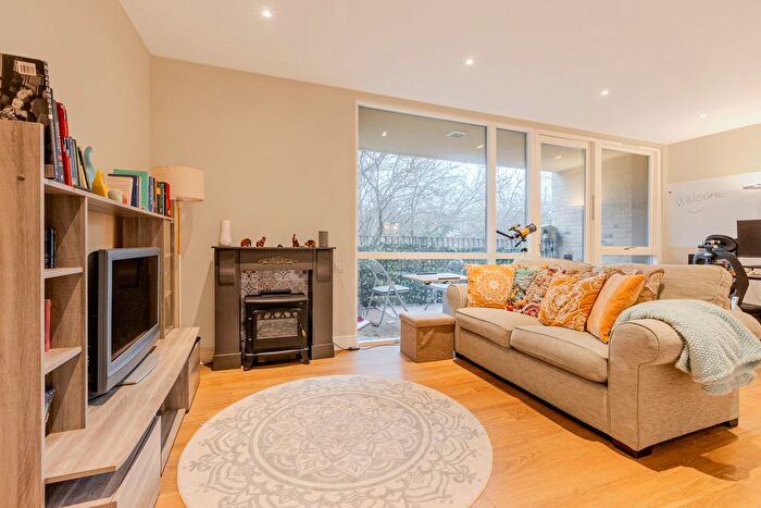 1 Bedroom Flat To Rent In Flat, Winch House Stead Street, London, SE17