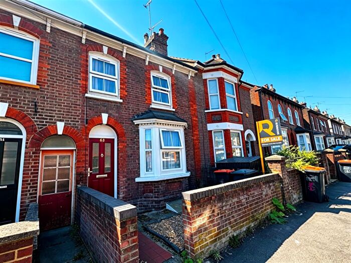 3 Bedroom Terraced House For Sale In Victoria Street, Dunstable, LU6
