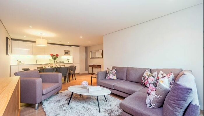 3 Bedroom Flat To Rent In , East Harbet Road, Paddington, W2