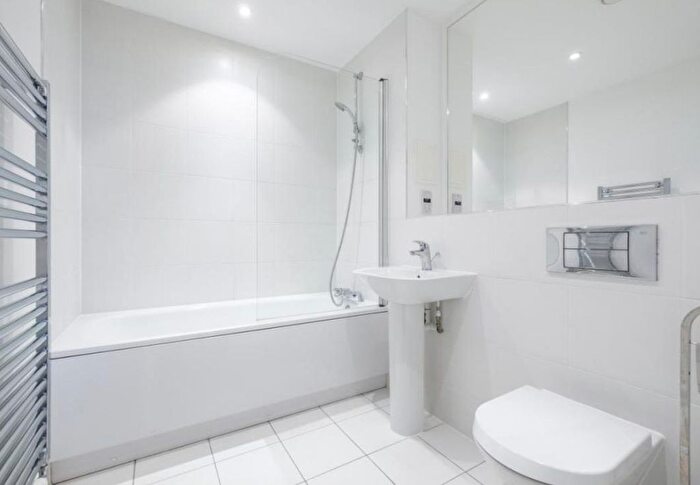 2 Bedroom Flat To Rent In Christian Street, London, E1