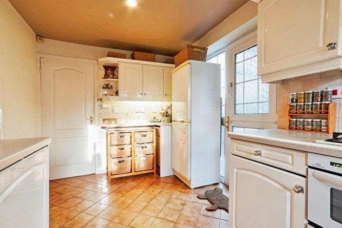 4 Bedroom Detached House For Sale In Mawcroft Close, Yeadon, Leeds, LS19
