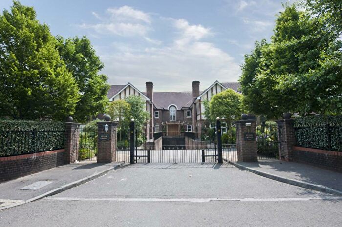 2 Bedroom Apartment To Rent In Tudor Grange, Oatlands Drive, Weybridge, KT13