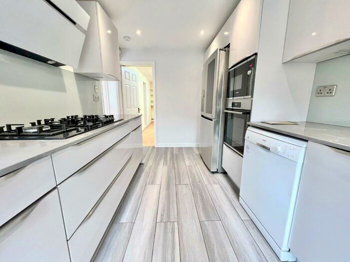 4 Bedroom Detached House To Rent In Roth Drive, Brentwood, Essex, CM13