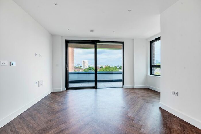 2 Bedroom Flat To Rent In Burney Street, London, SE10