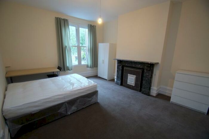 6 Bedroom Detached House To Rent In Bainbrigge Road, Headingley, Leeds, LS6