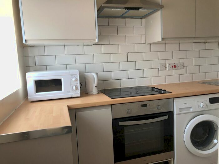 1 Bedroom Flat To Rent In Clare Road, Hounslow, TW4