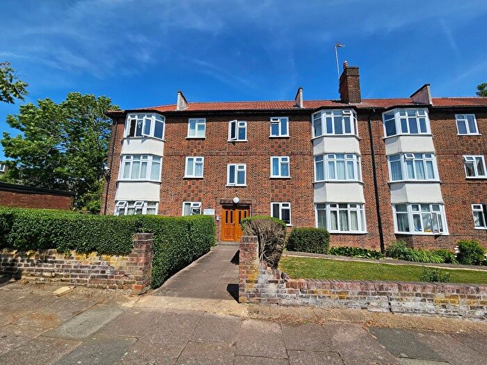 2 Bedroom Flat To Rent In Brook Avenue, Edgware, HA8