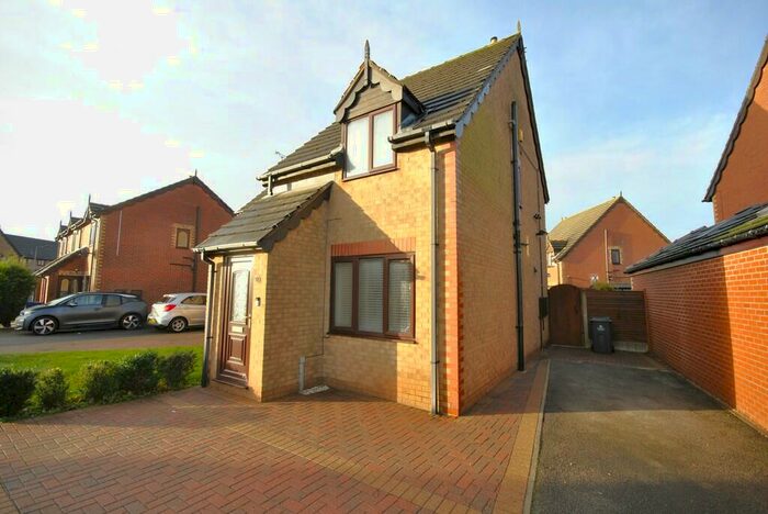 2 Bedroom Semi-Detached House To Rent In Edencroft Drive, Edenthorpe, DN3