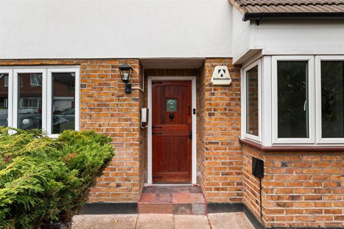4 Bedroom Detached House For Sale In Johns Lane, Morden, SM4