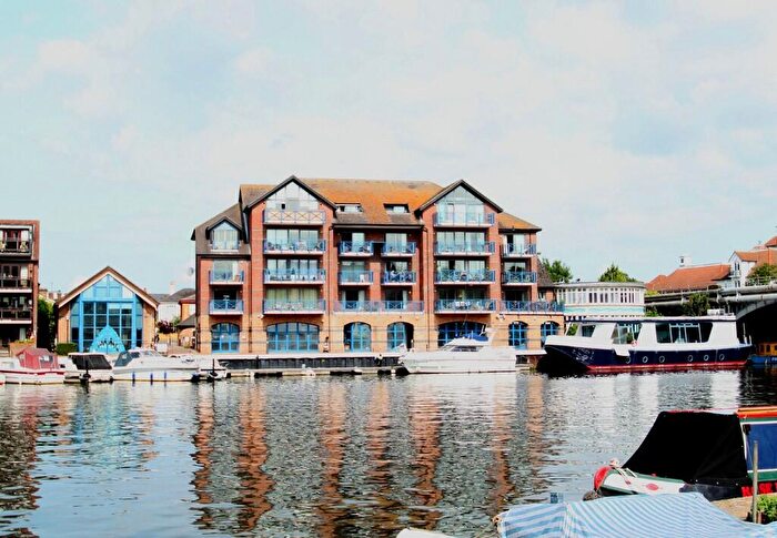 2 Bedroom Apartment To Rent In Becketts Place, KT1