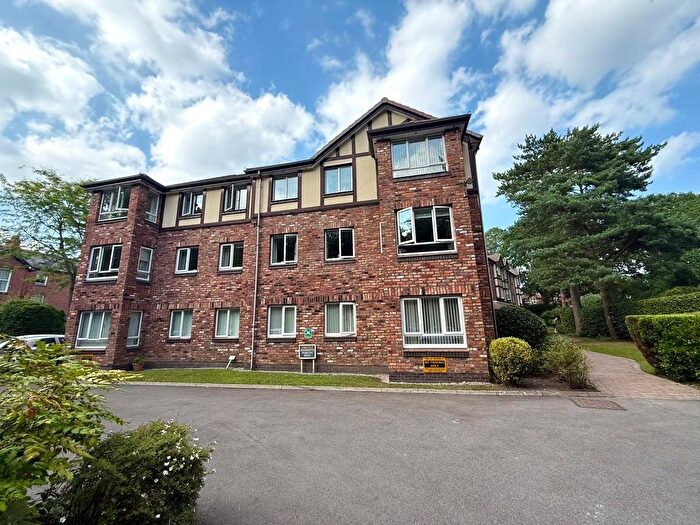 2 Bedroom Flat For Sale In Tabley Road, Knutsford, Cheshire, WA16
