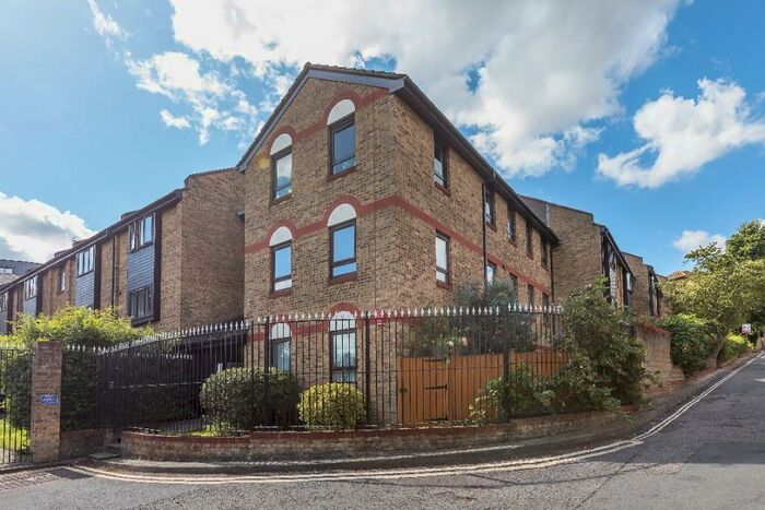 3 Bedroom Flat To Rent In Bakers Hill, London, E5